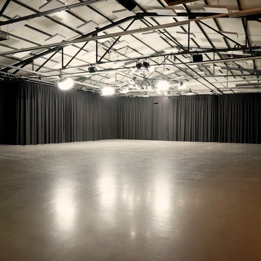 Studiohalle mit Lichttechnik im LiveFRAME Studio Dreieich